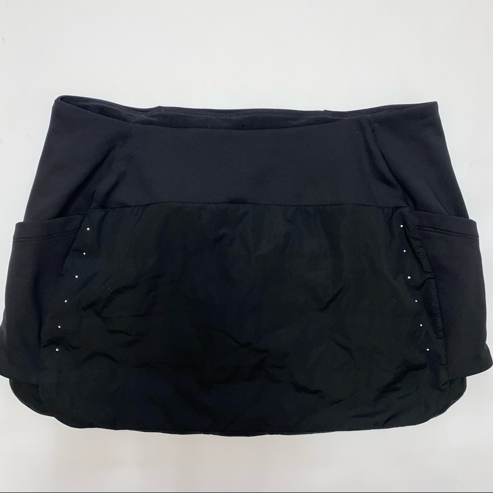 Lululemon winter warm black short quilted Skirt, size 8